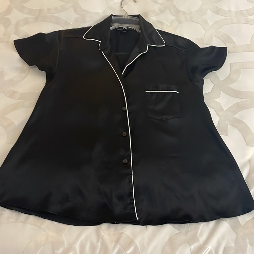 Victoria secret short sleeve black satin Pajama Top   Size XS - Picture 5 of 6